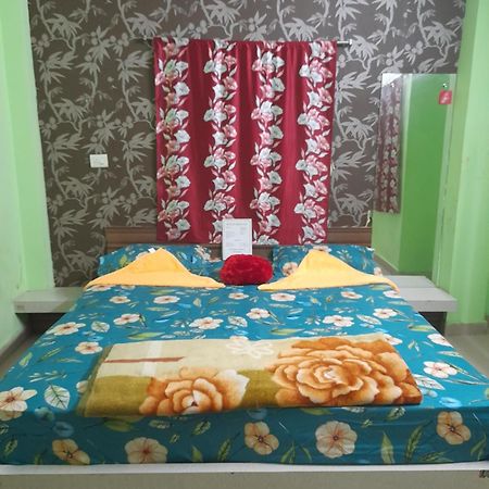 Hotel Tirupati Puri Esterno foto