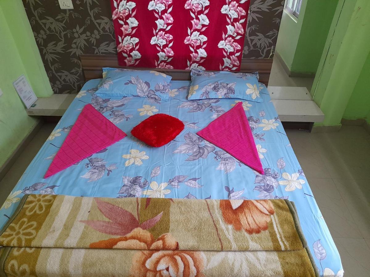 Hotel Tirupati Puri Esterno foto