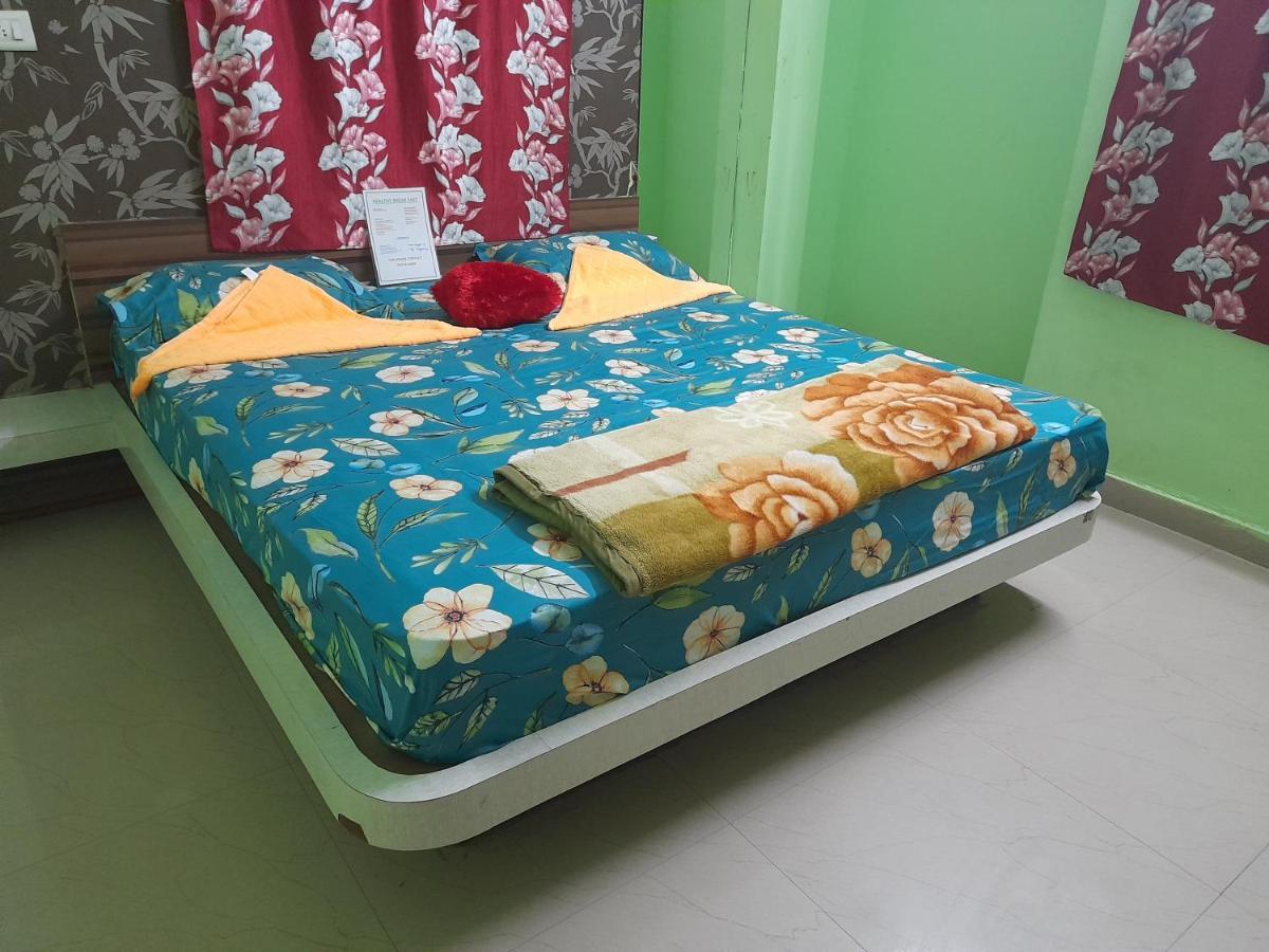 Hotel Tirupati Puri Esterno foto