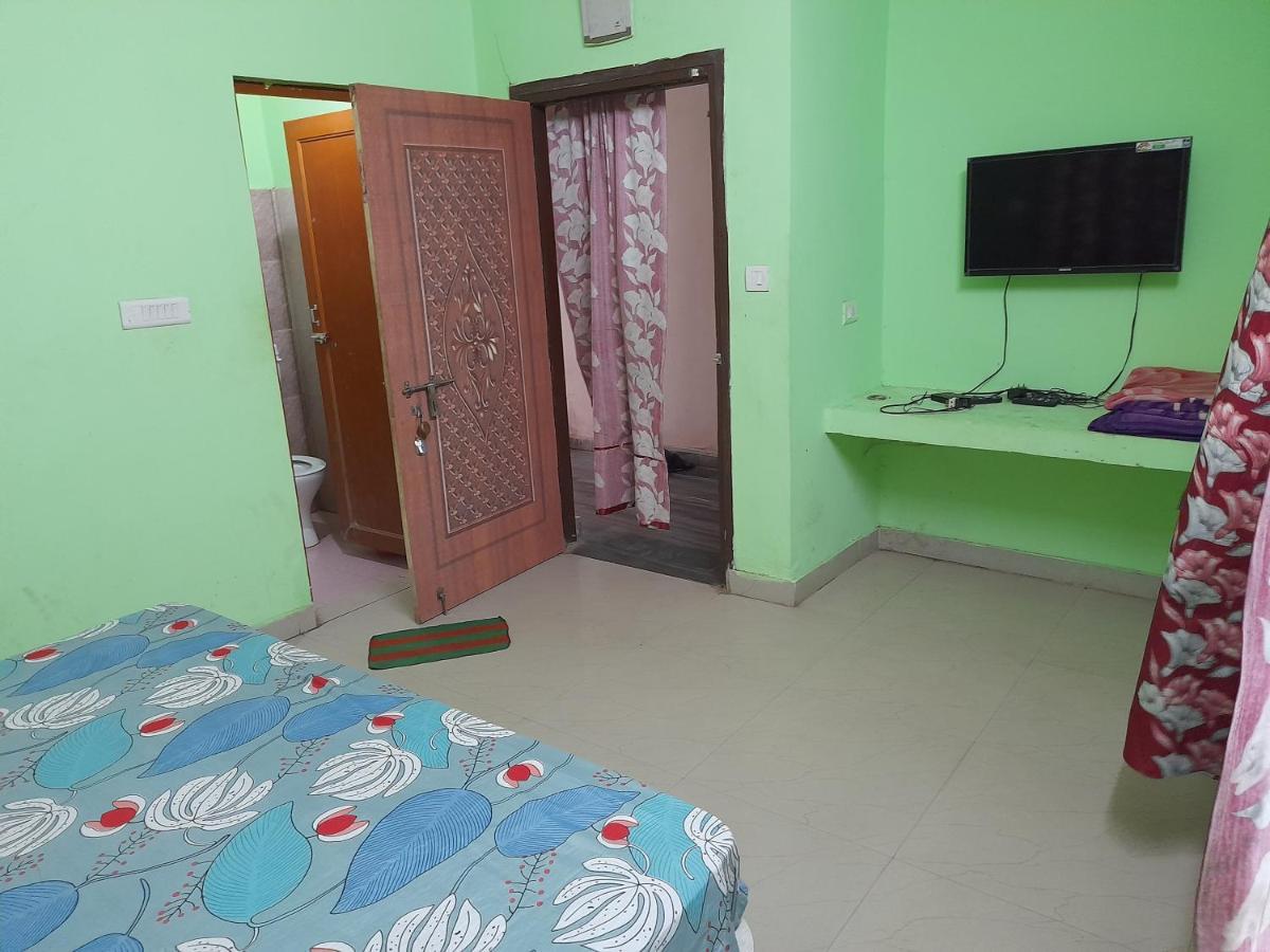 Hotel Tirupati Puri Esterno foto